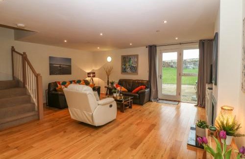 Newborough House | Barn End, 9 Stad Clynnog