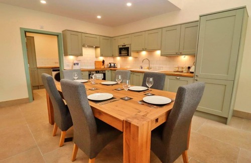 Little Rissington Cottage | Barn in Cotswolds with Hot Tub & Scenic Views