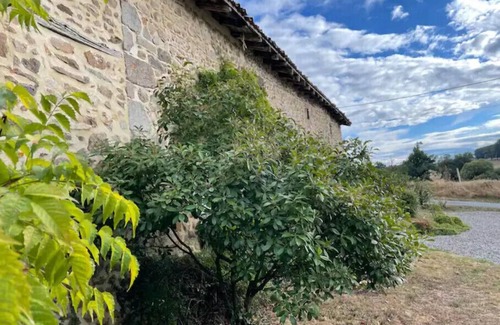 Chassenon House | Barn Long House with private pool, good for families, golf, walking and cycling