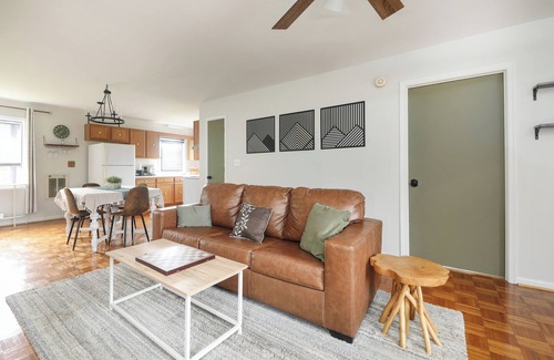 North Garden House | Barn Suite, Mountain Views & Hot tub, Pets OK!