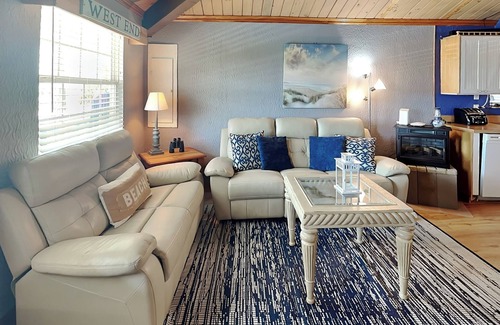 Galveston House | Barnacle Lodge | Canal Access, Fishing, Swimming
