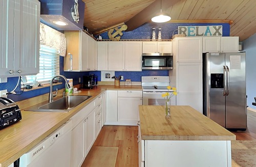 Galveston House | Barnacle Lodge | Canal Access, Fishing, Swimming