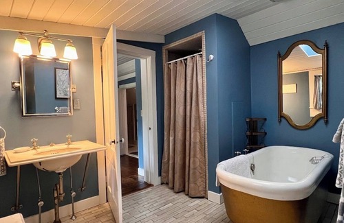 Blue Hill Hotel | Barncastle Inn & Restaurant