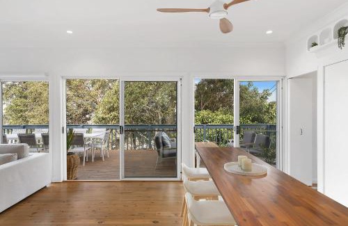 Terrigal House | Barnhill Beach House - by Coast Hosting