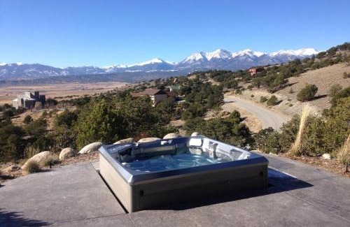 Salida House | Barnwood Chateau With 2 Master Suites Hot Tub