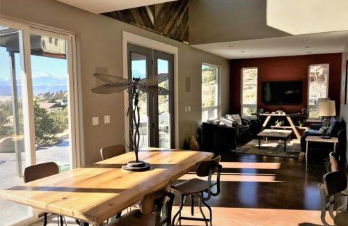 Salida House | Barnwood Chateau With 2 Master Suites Hot Tub