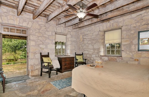 Fredericksburg Cabin | Barons Creek Weinheimer Cabin | 1/1 Historic Rock Cabin In Town