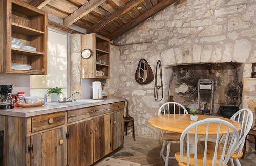 Fredericksburg Cabin | Barons Creek Weinheimer Cabin | 1/1 Historic Rock Cabin In Town