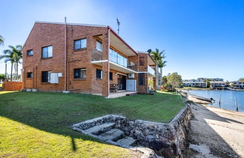 Mooloolaba Apartment | Barooga1- Mooloolaba Canal Front