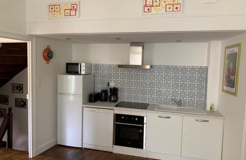 Aubeterre-sur-Dronne Apartment | Barque Fleurie avec jardin