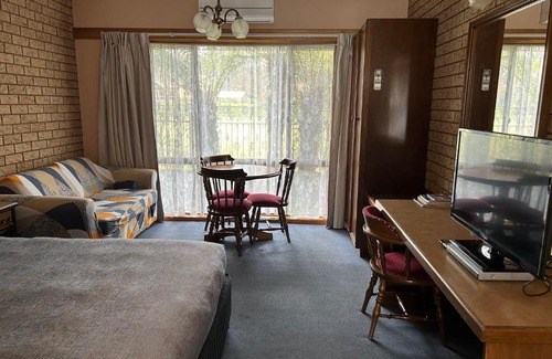 Bright House | Barrass's John Bright Motor Inn
