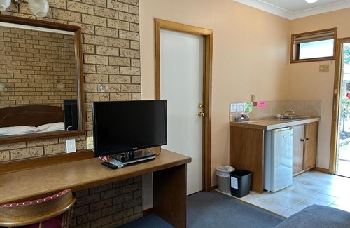 Bright House | Barrass's John Bright Motor Inn