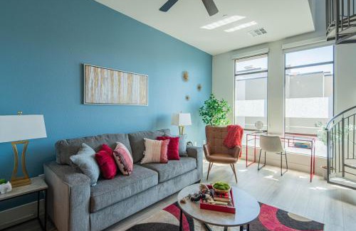 North Scottsdale Apartment | Barrett Jackson-Private Patio-King Bed-Games -Roku Tv 4003