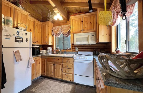 Sunnyside Cabin | Barrick Cabin - 2 bedroom, 1 bath - large deck