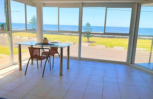 Stockton House | Barrie Charm - Ocean Front House