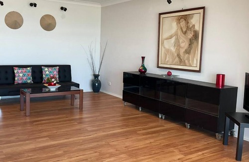 Stockton House | Barrie Charm - Ocean Front House