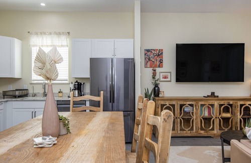 Barrio Hollywood House | Barrio Star-New modern home minutes to Downtown Tucson