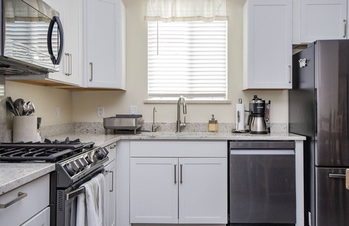 Barrio Hollywood House | Barrio Star-New modern home minutes to Downtown Tucson
