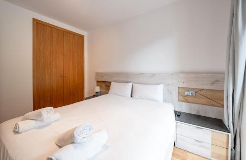 Arinsal Apartment | Barthe Holidays I Acogedor apartamento en Arinsal 6PAX a pie de pistas I Balcón con vistas y parking I Madness
