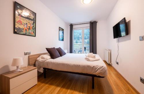 Arinsal Apartment | Barthe Holidays I Acogedor apartamento en Arinsal 6PAX a pie de pistas I Balcón con vistas y parking I Tintin