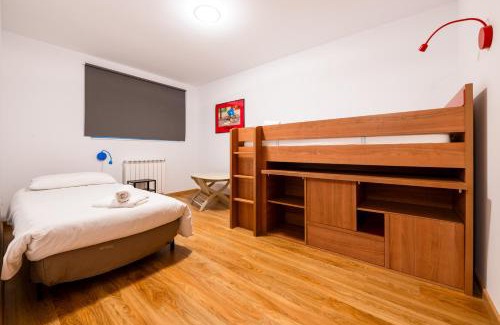 Arinsal Apartment | Barthe Holidays I Acogedor apartamento en Arinsal 6PAX a pie de pistas I Balcón con vistas y parking I Tintin