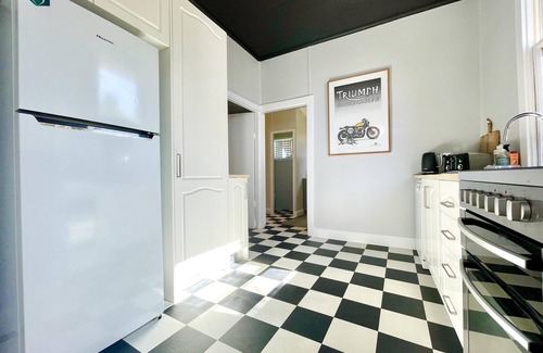 Katoomba Cottage | Barton Cottage - 3 Bedroom, 1.5 Bathroom, A/C, Bath, Pet-Friendly, Accessible
