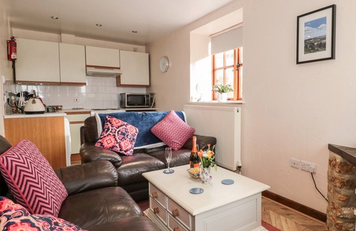West Compton Cottage | BARTON COTTAGE, pet friendly, character holiday cottage in Bridport