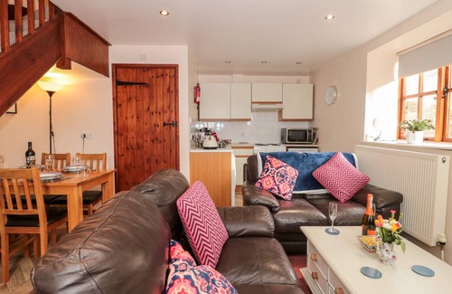 West Compton Cottage | BARTON COTTAGE, pet friendly, character holiday cottage in Bridport