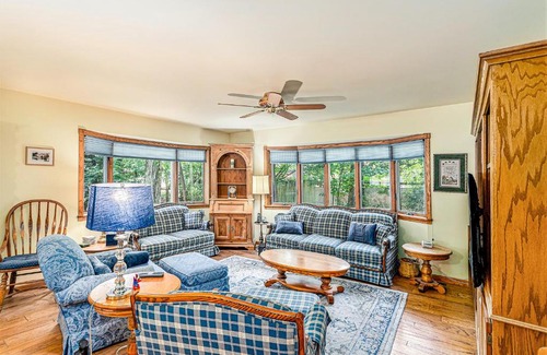 Grand Beach House | Barton Cottage