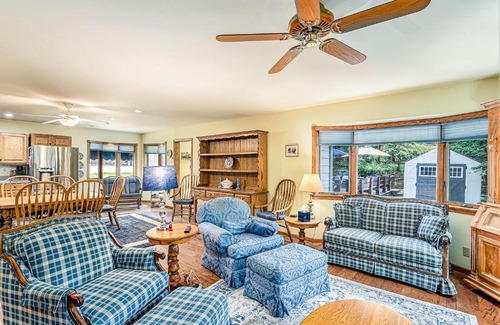 Grand Beach House | Barton Cottage