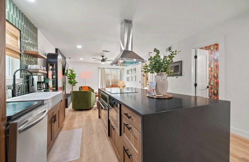 Barton Hills House | Barton Hills Home + Two Hot Tubs - Magdalena!
