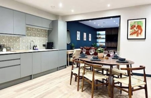 Bristol House | Barton Suites- Luxury Home 1 of 2. Sleeps 6