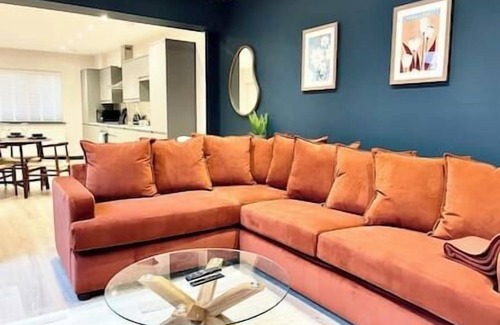 Bristol House | Barton Suites- Luxury Home 1 of 2. Sleeps 6