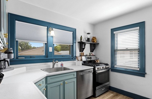 Bartonville House | Bartonville 3BR |Peloton + Work Space |5mi Airport