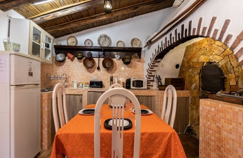 Espargal Villa | Bartsia Orange Villa, Wifi, Parking, Balcony, Swiming Pool, Garden,!New!