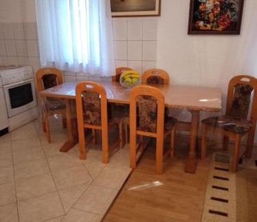 Canton 10 Apartment | Barun apartman
