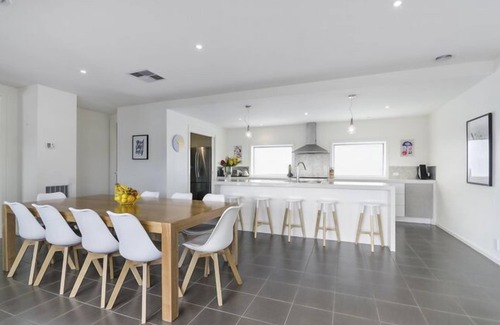 Barwon Heads House | Barwon Links - spacious living