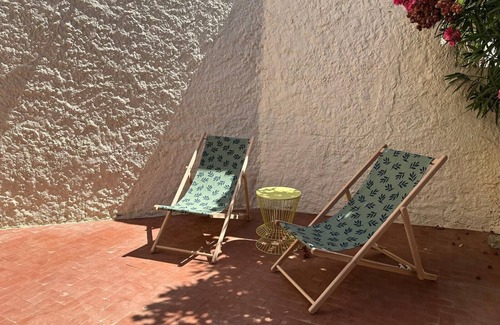 Pietrosella Villa | Bas de villa Climatisé et wifi 2 chambre pour 4 personnes et petite vue mer