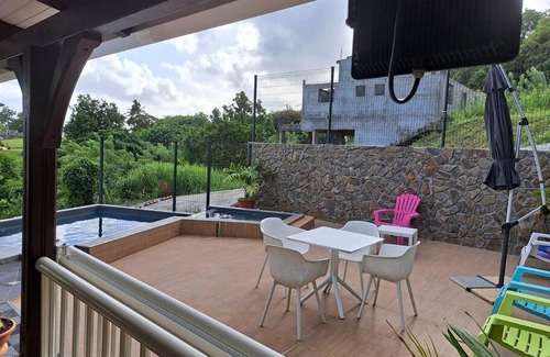 Riviere-Salee Apartment | Bas de Villa FloriRose