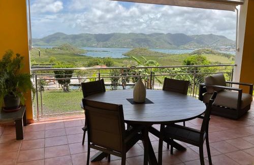 Sainte-Anne Apartment | BAS DE VILLA PISCINE PETIT VERSAILLES SAINTE ANNE