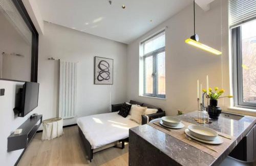 Dongcheng Apartment | base-Beijing Sanlitun Serviced Apartment-Close to Forbidden City, Tian'anmen Square &Bike rental &Subway Line 2&3&17 &Free coffee &Washing machine, Kitchen &English speaking &High speed free WiFi &Robot