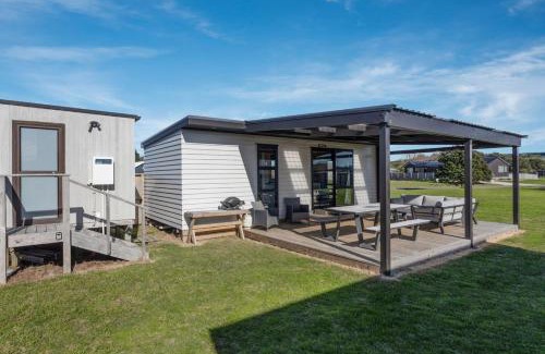 Waiotahi House | Base by the Beach