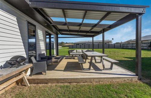 Waiotahi House | Base by the Beach