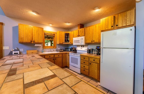 Slaty Fork Cabin | Base Camp - Cozy Cabin, Close to Snowshoe!