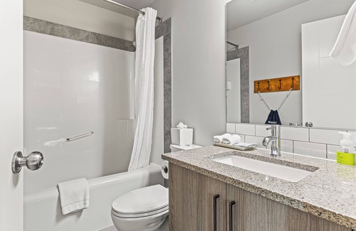 Canmore Hotel | Basecamp Lodge Canmore