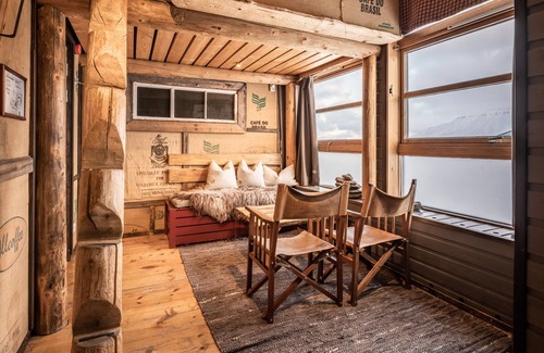 Longyearbyen Hotel | Basecamp Spitsbergen Hotel