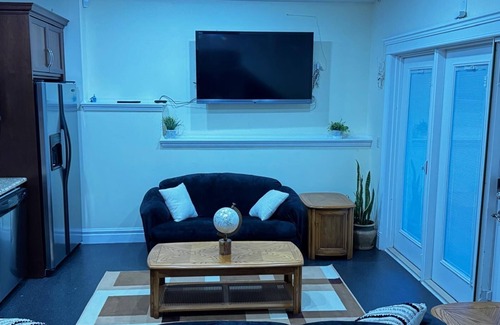 Southwest Calgary House | BASEMENT/3 BEDROOM/SLEEPS 12/COLD KITCHEN/FULL WALK OUT BASEMENT