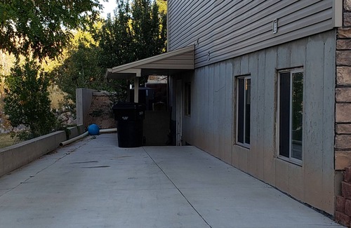 Cedar City Apartment | Basement Apartment-Sleeps 6 *2 Bedrooms +Kitchen/Laundry