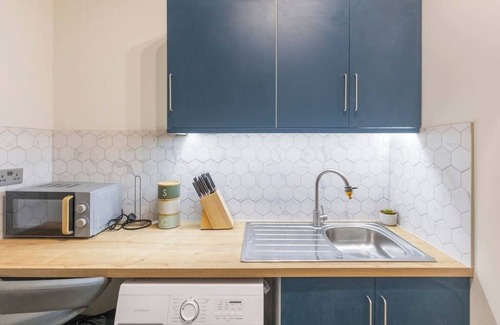 Hackney Central Bed & Breakfast | Basement Studios - Clean and Friendly - Near Hackney Central Station