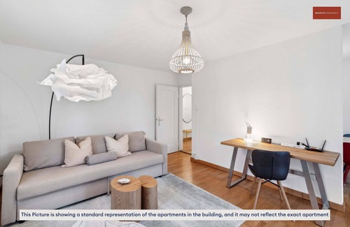 Gewerbeschule Apartment | Basic 3BR Stay with Balcony Near Zürich HB